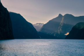 Milford Sound Overnight Cruise - Fiordland Discovery